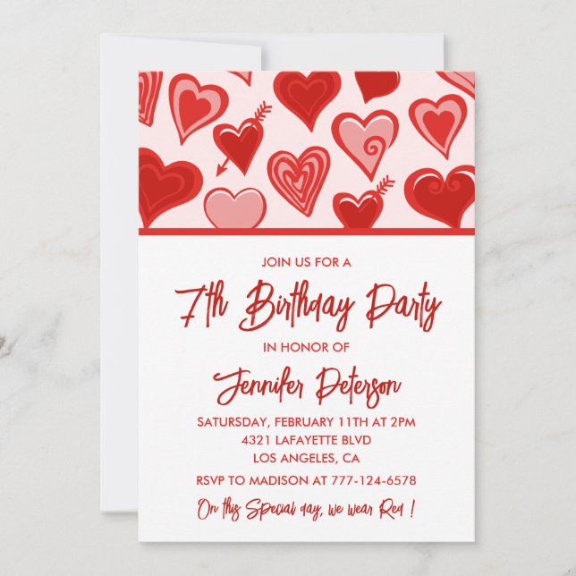 Convites simples de 7º aniversário para ela Coraçõ (Frente)