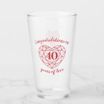 Copo De Pint 40º aniversário 40 anos ruby red custom<br><div class="desc">Aniversário de casamento rubi vermelho 40 anos de amores de vidro de mensagem personalizada. Simples efeito de gemstone gráfico artístico da linha de coração 40th Ruby Wedding Anniversário de presente. Personalize o copo de pedra vermelha rubi rubi, de cor de aniversário, com seus próprios nomes e mensagem para o casal...</div>