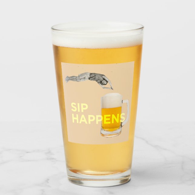 Copo De Pint A fun and quirky “Sip Happens” pint glass (Frente (Preenchido))