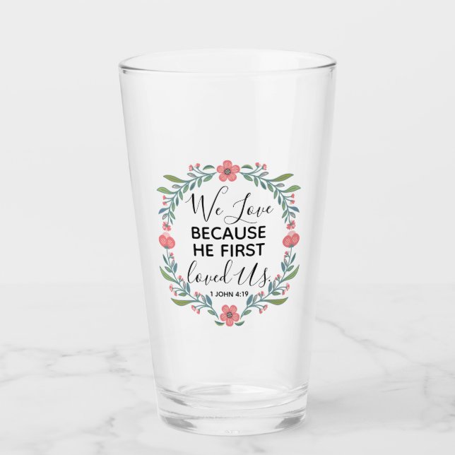 Copo De Pint Adoramos Porque Ele Nos Amava Pela Primeira Vez (Frente)