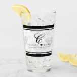 Copo De Pint Aniversário de Casamento de Diamante 60º e 75º ani<br><div class="desc">Celebrar o 60º ou 75º aniversário de casamento de diamantes com este vidro comemorativo de pinta. As letras negras elegantes com confete de diamante estilizado em um fundo branco coberto por bares pretos acrescentam um toque memorável para esta ocasião especial e marco extraordinário. Personalize com nomes de casal, uma inicial...</div>