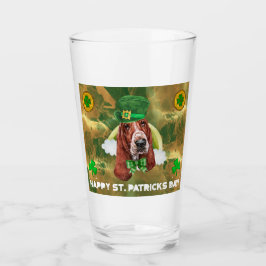 Copo De Pint Basset Hound Dourado Feliz Rua. Dia dos Patricinho