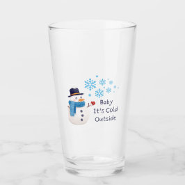 Copo De Pint Bebê Está Frio Lá Fora com um boneco de neve em um