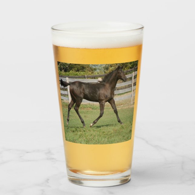 Copo De Pint Bela dança de cavalo em campo (Frente (Preenchido))