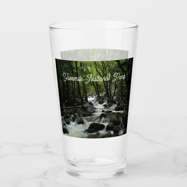 Copo De Pint Bridalveil Creek no Parque Nacional de Yosemite (Frente)