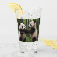 Brincadeiras: Bebês Pandas Brincam na Floresta