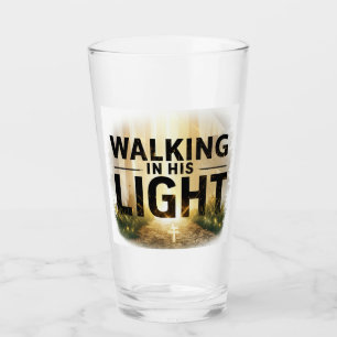 Copo De Pint Caminhando à Luz