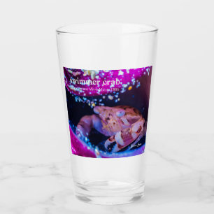 Copo De Pint Caranguejo-nadador-branco no anêmona do tubo roxo