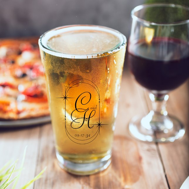 Copo De Pint Casamento Salvar a Data Monograma Boho Script Pret (Customize w/ the bride & groom's initials & date of  wedding for a save the date or keepsake gift.)