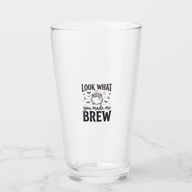 Copo De Pint Citação engraçada de bruxa de Halloween Olhe o que (Frente)