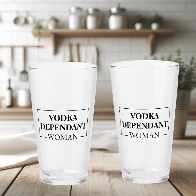 Copo De Pint Citação Engraçada de Mulher Dependente de Vodka Mo (Criador carregado)
