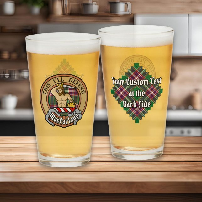 Copo De Pint Clan MacFarlane Crest sobre Tartan de caça moderna (Criador carregado)