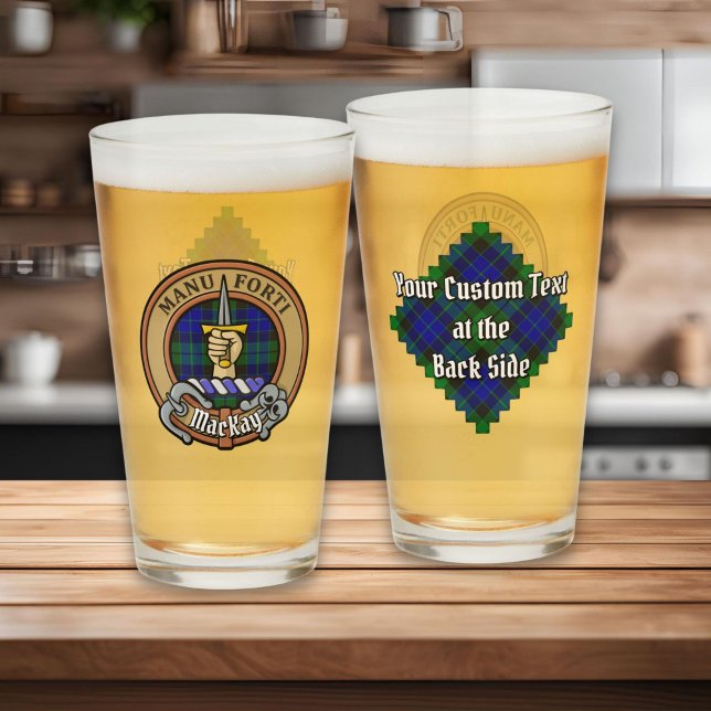 Copo De Pint Clan MacKay Crest sobre Tartan (Criador carregado)