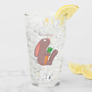 Copo De Pint Coelho bonito sentado com desenho de cenoura