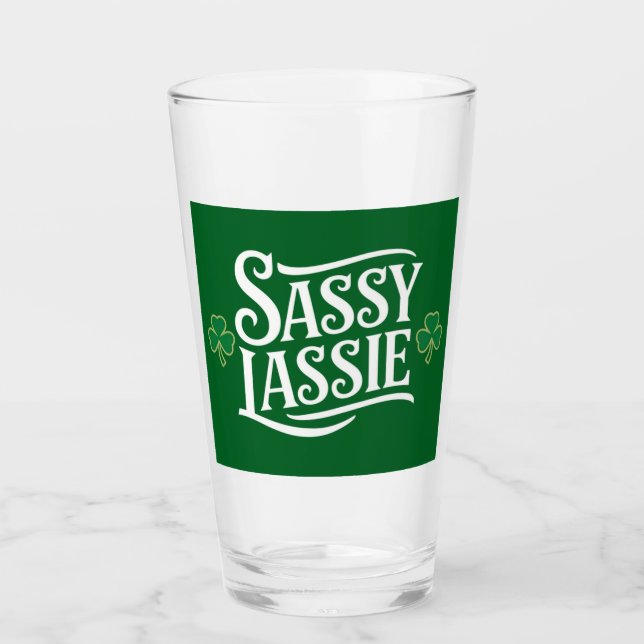 Copo De Pint Dia de São Patrício Sassy Lassie Engraçado Irish G (Frente)