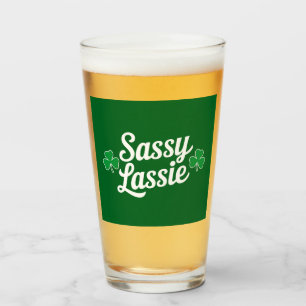 Copo De Pint Dia de São Patrício Sassy Lassie Engraçado Irlandê