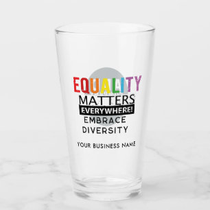 Copo De Pint Direitos iguais porque igualdade importa logotipo