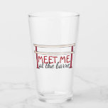Copo De Pint Encontre-me na dança Barre Funny Balé Ballerina<br><div class="desc">Ideal para um presente de um tipo, este design de canalha de vidro apresenta uma ilustração original de um barre de estúdio de balé, com MIT AT THE BARRE em uma fonte divertida. Ideal para uma professora de dança ou bailarina. Esta ilustração também está disponível em outros produtos. Não vê...</div>