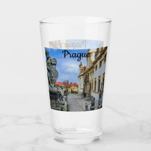 Copo De Pint Escadas com anjos de pedra na igreja de Loreto Pra