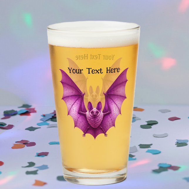 Copo De Pint Espalhamento De Asas Rosa Vibrantes, Furadas, Spoo (Vibrant spooky pink furry bat wings spread in flight on glass drinking tumbler.)