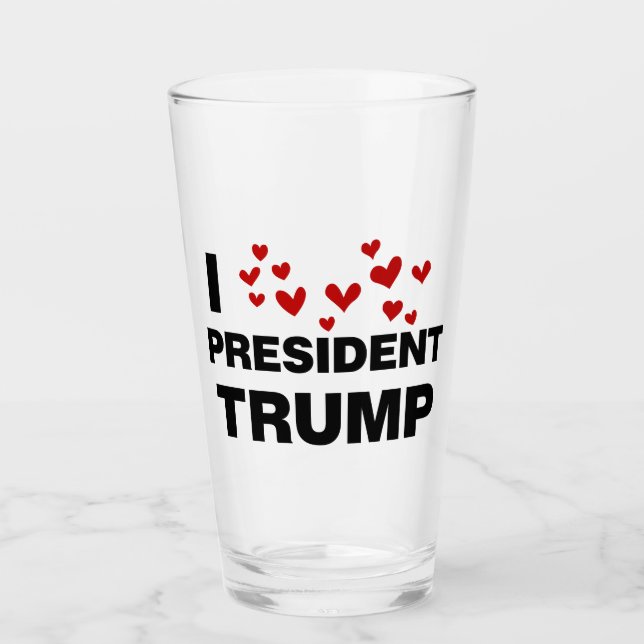 Copo De Pint Eu Amo O Presidente Trump Hearts (Frente)