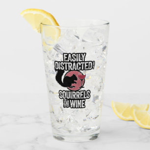 Copo De Pint Facilmente distraído por esquilos e vinhos