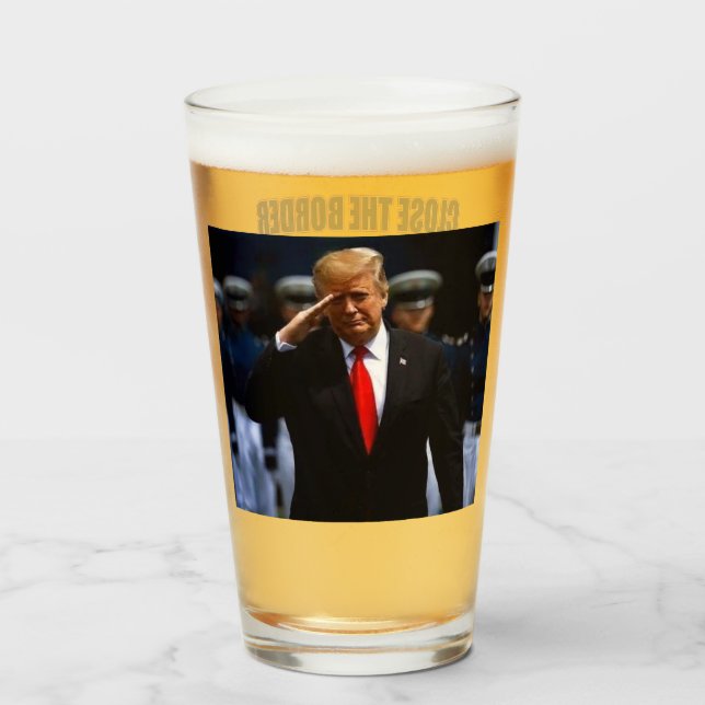 Copo De Pint Feche O Trump De Drill De Drill De Borda 2024 (Frente (Preenchido))