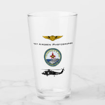 Fotógrafo de Marinho USS G.H. Bush com helo