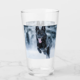 Copo De Pint German shepherd preto no Cobrir da escova de neve