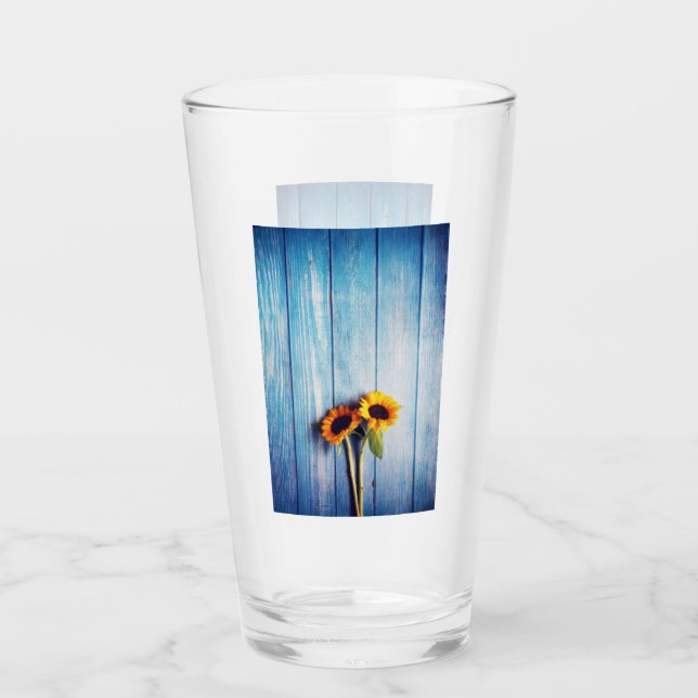 Copo De Pint Girassol na Parede de Madeira Azul (Frente)