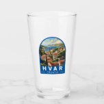 Copo De Pint Hvar Croácia Viagem Art Vintage<br><div class="desc">Design de viagem do vetor retrô Hvar. Hvar,  uma ilha croata no Mar Adriático,  é mais conhecida como um resort de verão. Entre os destaques da cidade portuária de Hvar estão os muros do século 13.</div>