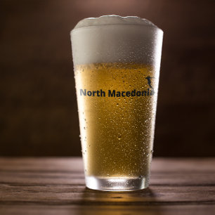 Copo De Pint Jogador de futebol da Macedônia do Norte usando p