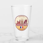Copo De Pint Marselha França City Skyline Emblem<br><div class="desc">Design de arte colorida e minimalista de Marselha,  com monumentos e marcos da cidade na França.</div>