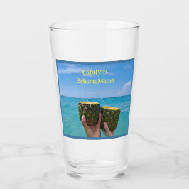 Copo De Pint Meia abacaxi cheia de punch, na praia