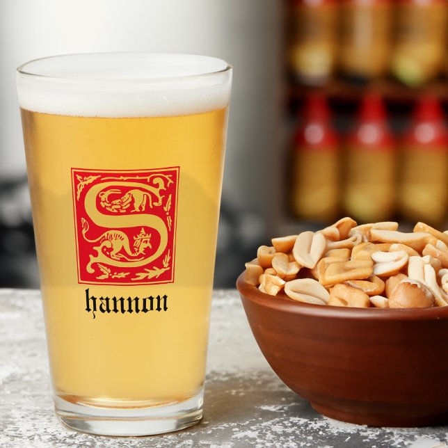 Copo De Pint Mítica do século XVI cria Capital Decorativo S (Criador carregado)