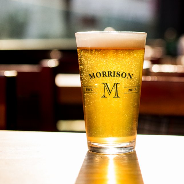 Copo De Pint Monograma e Ano Elegante Simples (Criador carregado)