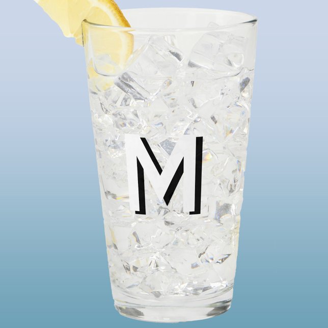 Copo De Pint Monograma Simples Sombra inicial personalizada (Modern monogram initial drop shadow personalized glass tumbler)