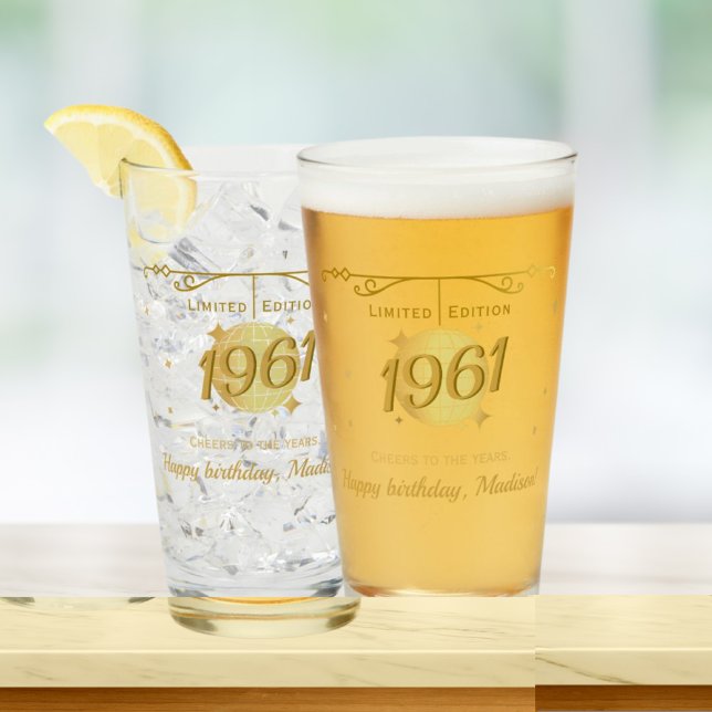 Copo De Pint Nascido em 1961 festa de 65 anos de idade barware  (Criador carregado)