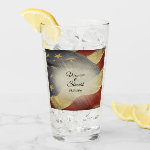 Copo De Pint Nomes e data da bandeira americana angustiados