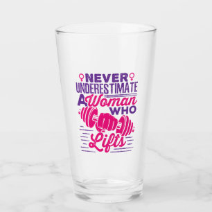 Copo De Pint Nunca subestime uma mulher que levanta