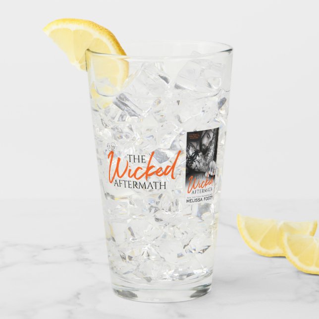 Copo De Pint O Vidro Do Bebendo Após O Despertar (Gelo frontal)