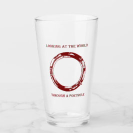 Copo De Pint Olhando para o mundo através de um vidro portátil