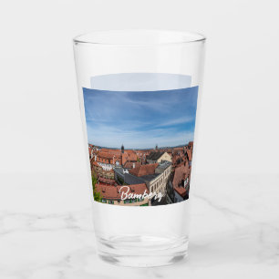 Copo De Pint Panorama vê a velha cidade de cima em Bamberg