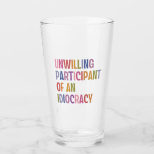 Copo De Pint Participante não-disposto de um Anti-Trump da Idio