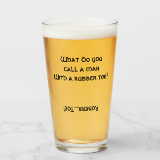 Copo De Pint PESSOA DE Q&Q COM UM TOE DE BORRACHA? Pint de cerv