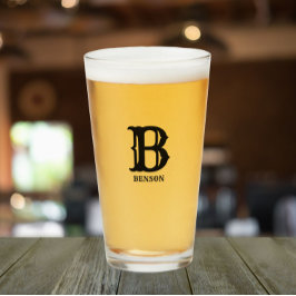 Copo De Pint Preto Estilizado Inicial e Sobrenome