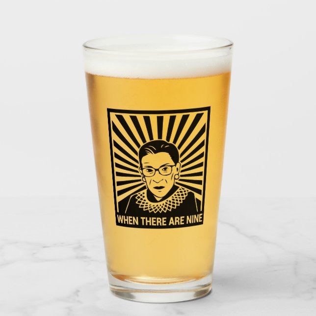 Copo De Pint Quando há nove - RBG notório (Frente (Preenchido))