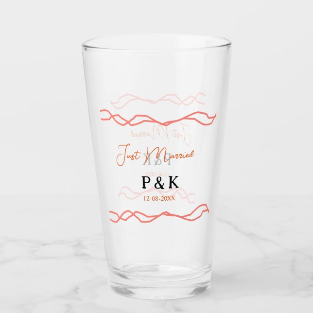 Copo De Pint Recem casados adicionar nome do casal data red vin (Frente)
