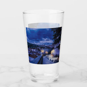 Copo De Pint Rua da noite em Praga