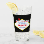 Copo De Pint Sinal de Las Vegas - Vidro de evento especial<br><div class="desc">É Vegas,  querida!ou talvez só poker noite depois que as crianças irem para a cama. De qualquer forma,  adicione um pedaço ao dia de alguém especial com este vidro temido de Vegas! Personalizar com qualquer Nome e Título.</div>
